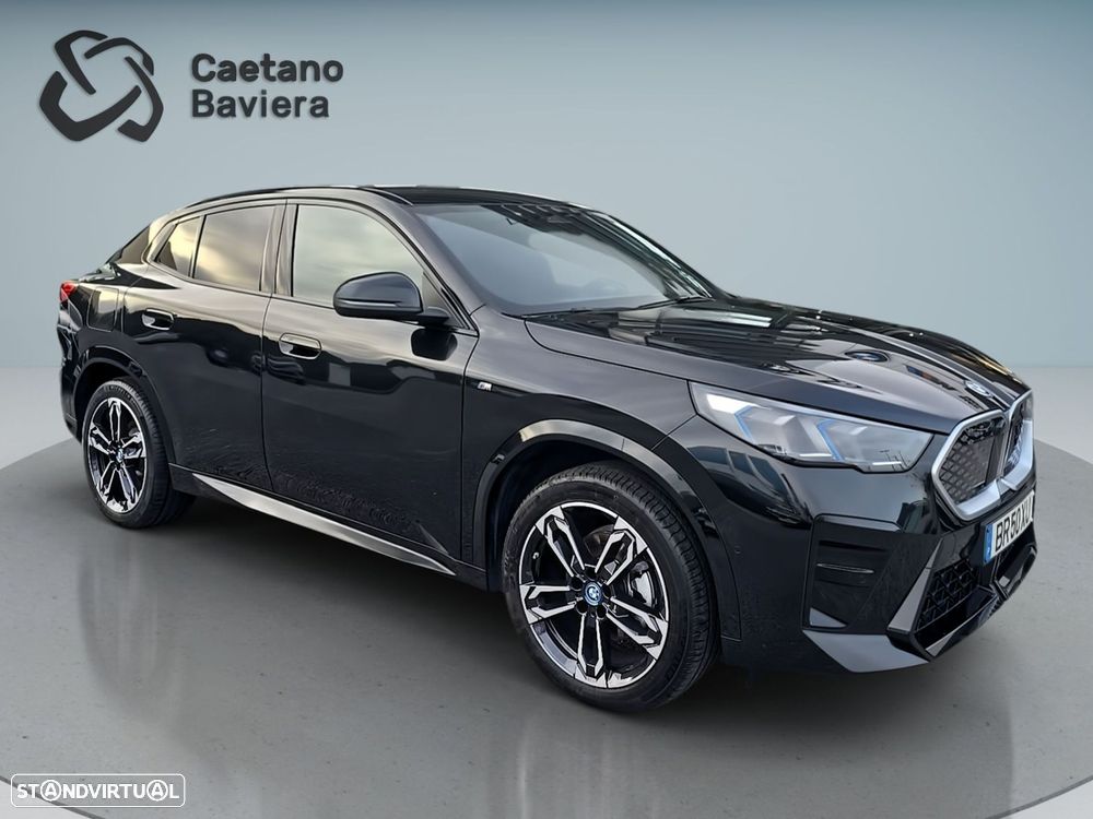 BMW iX2 eDrive20 Pack Desportivo M - 10