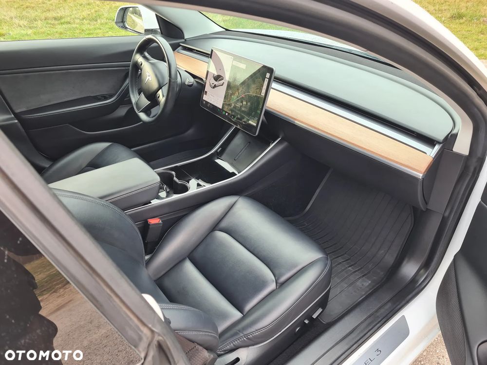 Tesla Model 3 - 12