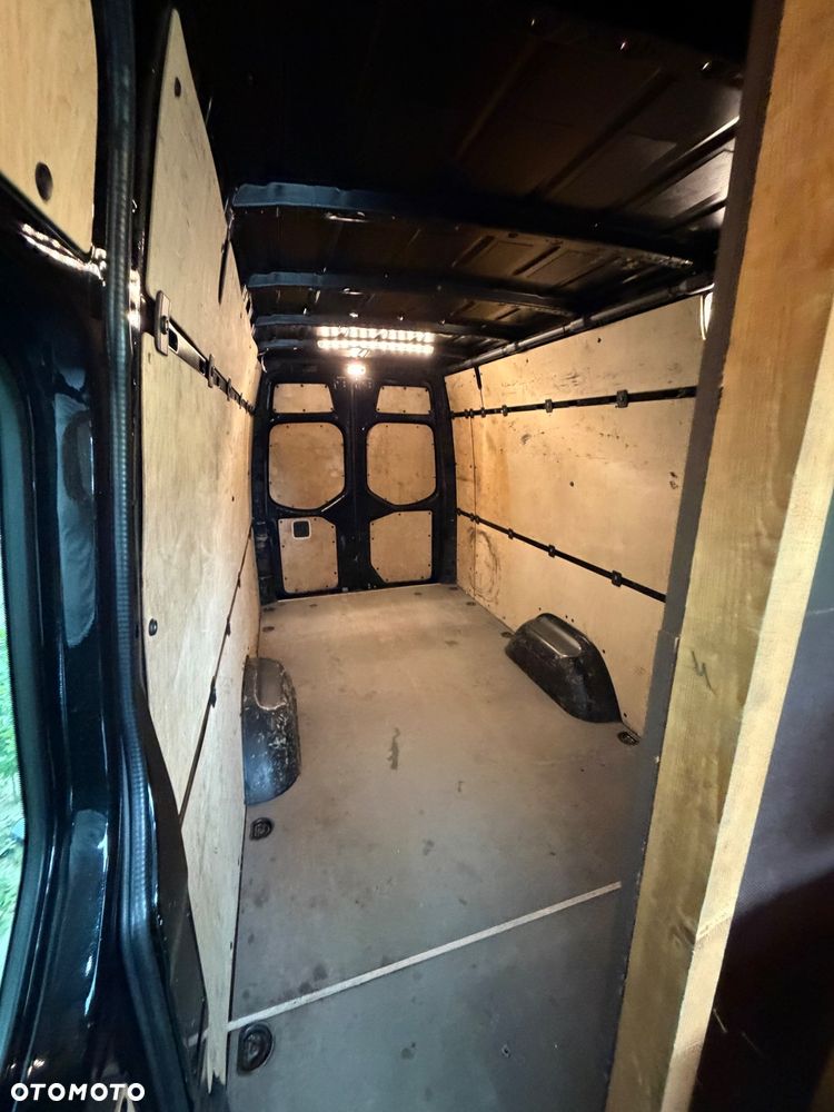 Mercedes-Benz SPRINTER - 32