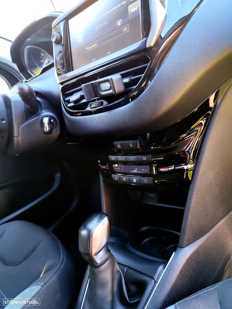 Peugeot 208 1.4 HDi Allure - 3