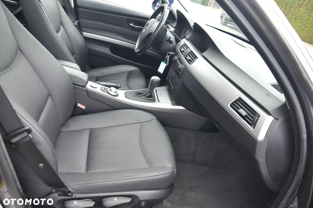 BMW Seria 3 325i - 29