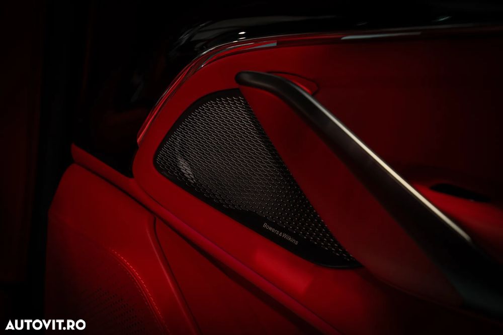 Aston Martin DBX - 27