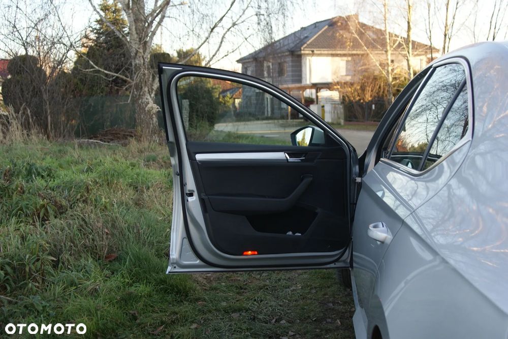 Skoda Superb 2.0 TDI Ambition DSG - 25