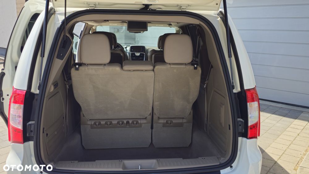 Chrysler Town & Country 3.6 Limited - 21