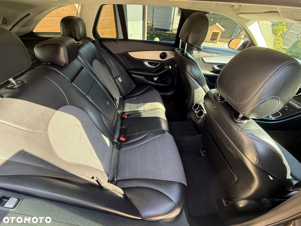 Mercedes-Benz Klasa C 180 7G-TRONIC Exclusive - 17
