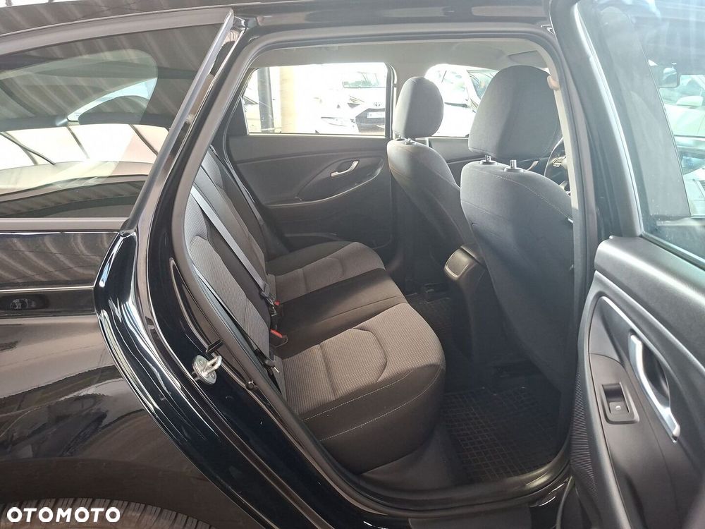 Hyundai i30 1.5 DPI Classic + - 11