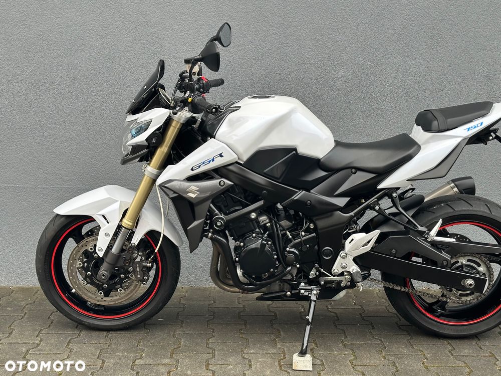 Suzuki GSR - 7