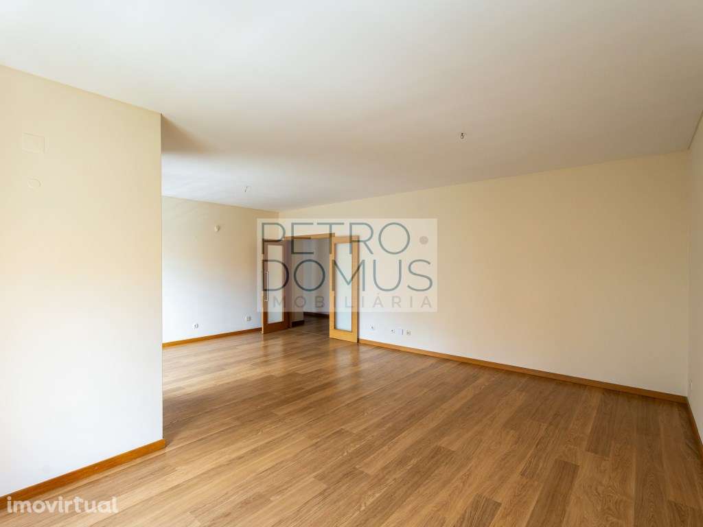 T2 EM CONDOMÍNIO PRIVADO COM PISCINA - BENFICA - Grande imagem: 2/41