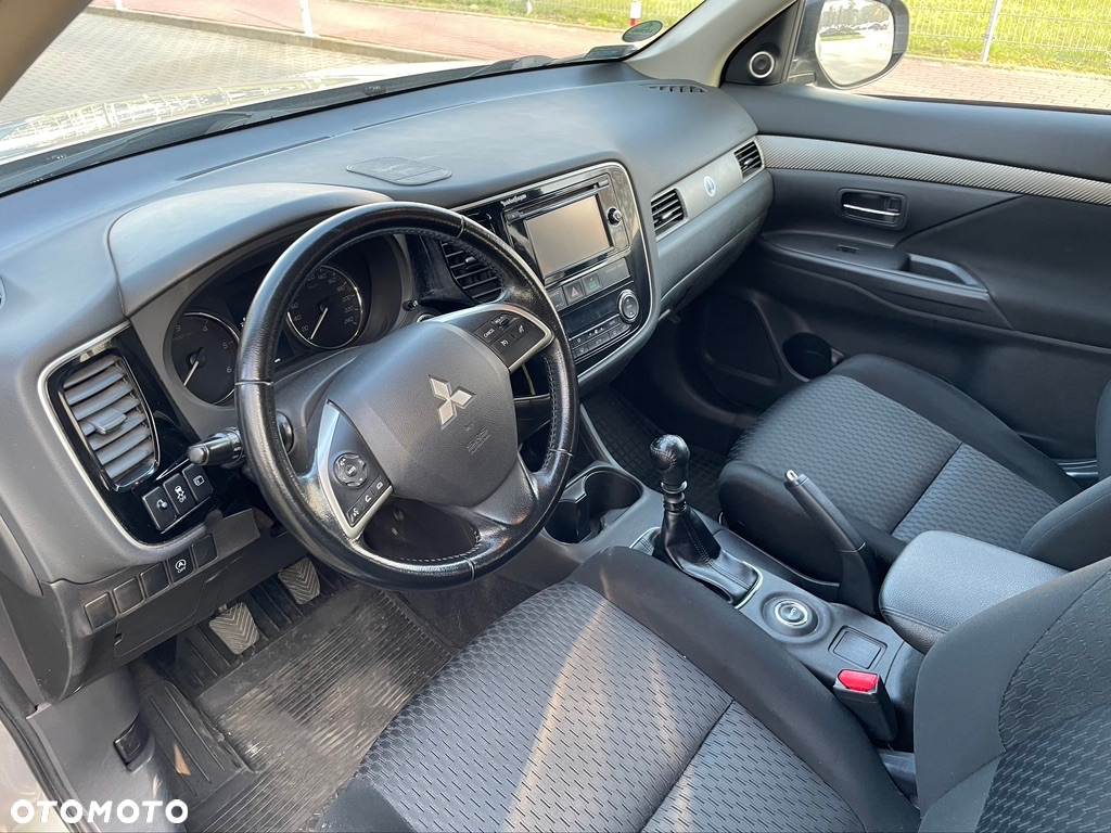 Mitsubishi Outlander 2.2 DID Intense + - 9