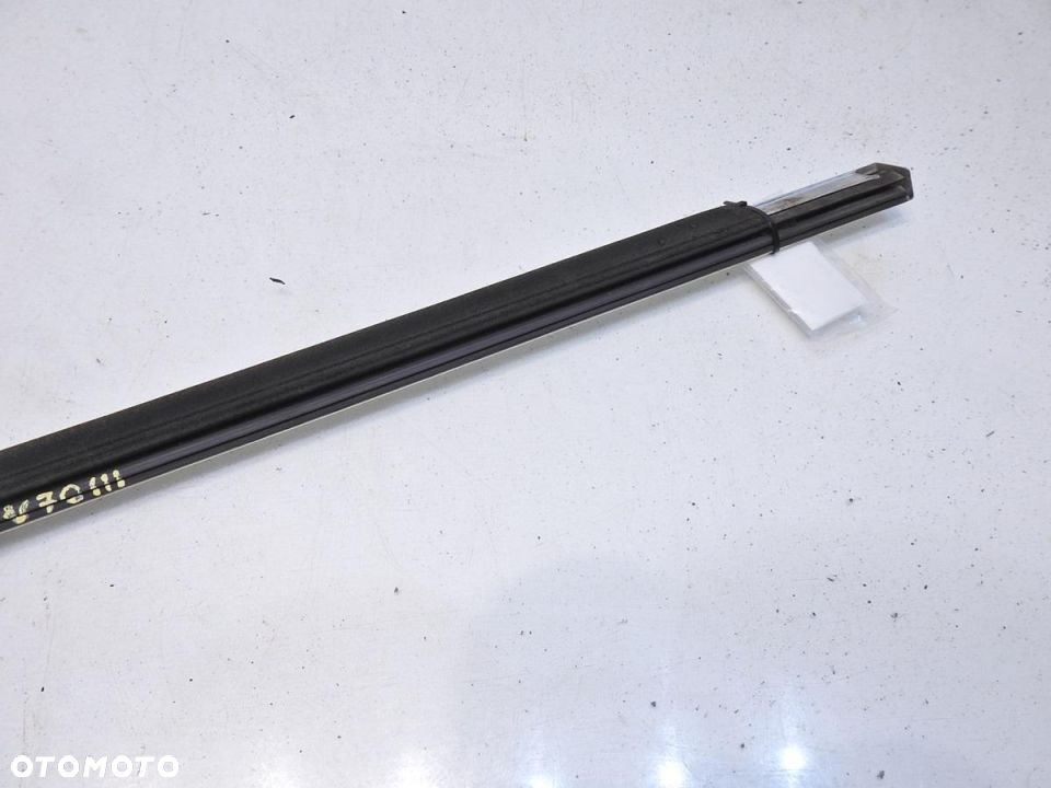 LISTWA ZGARNIAJĄCA LEWY TYŁ VOLVO V70 III - 3