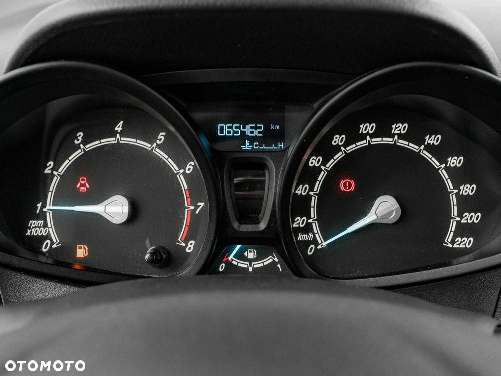 Ford Transit Courier - 16