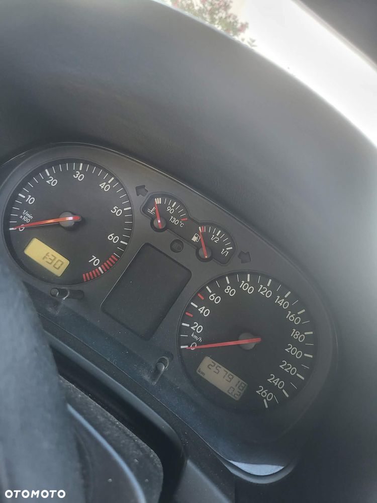 Volkswagen Golf - 10