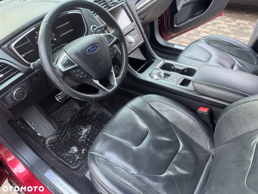 Ford Fusion - 16