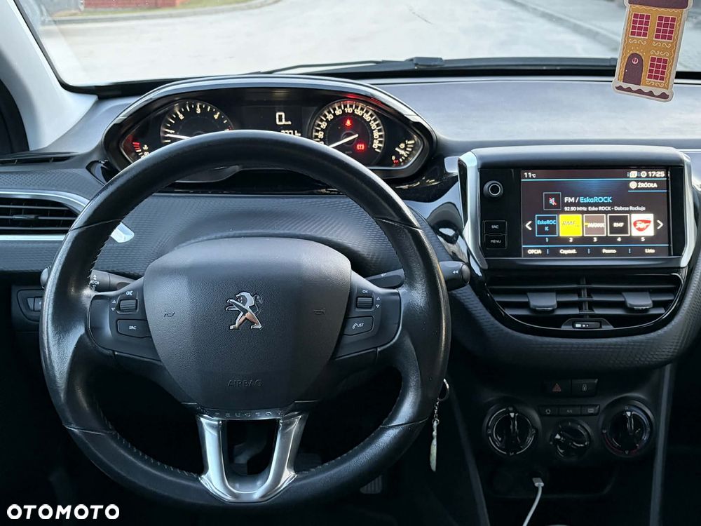 Peugeot 208 - 14