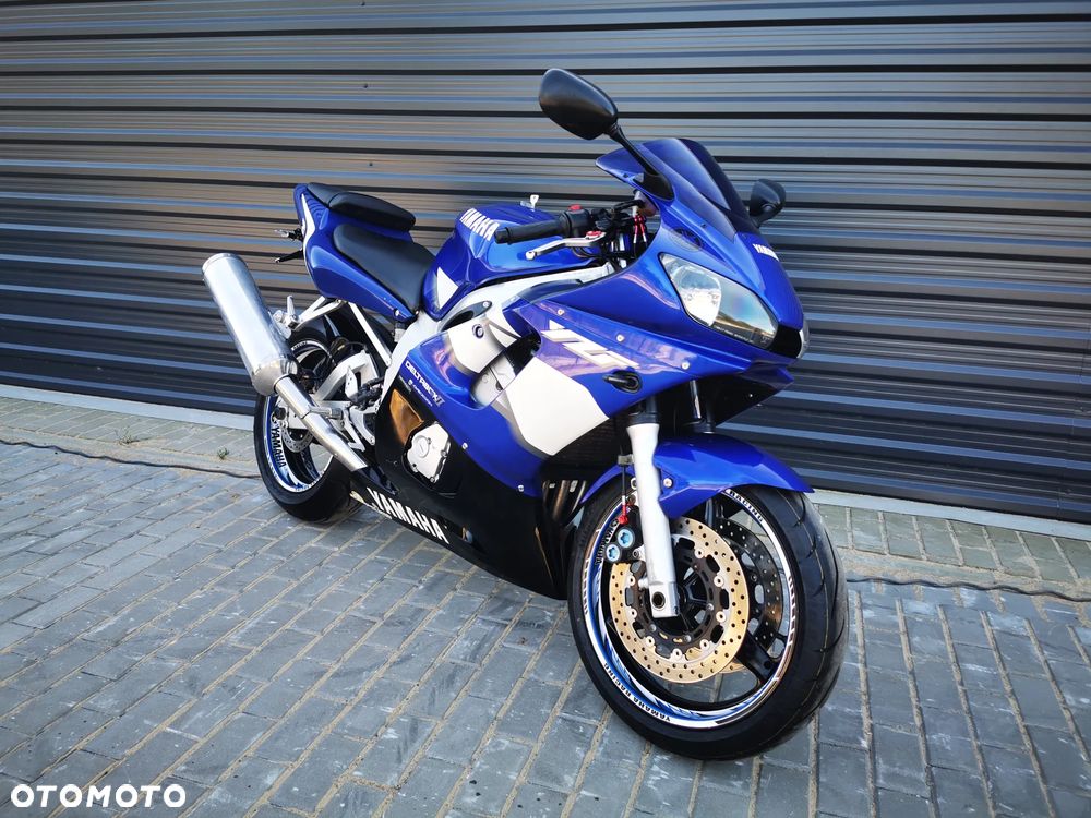Yamaha R6 - 1