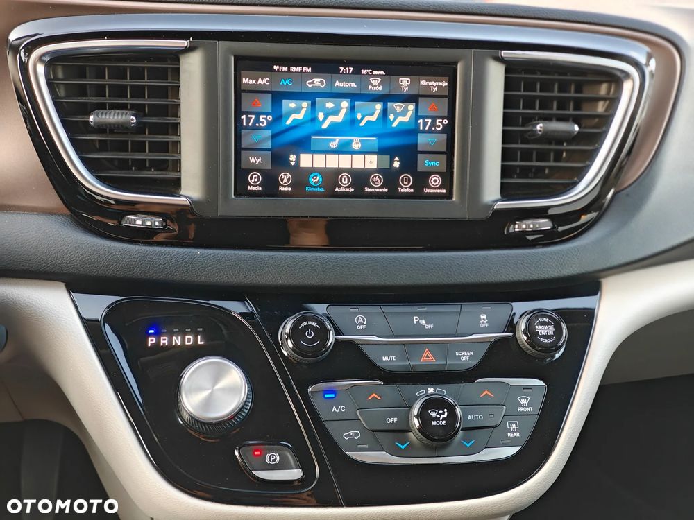Chrysler Pacifica - 22
