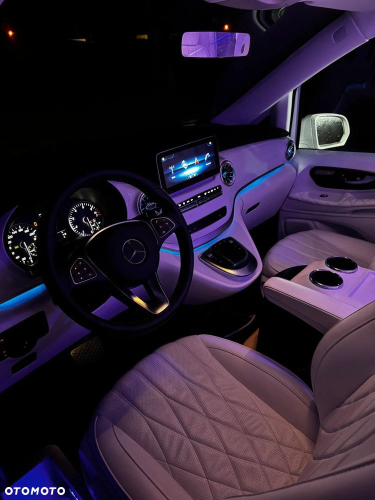 Mercedes-Benz Klasa V - 21