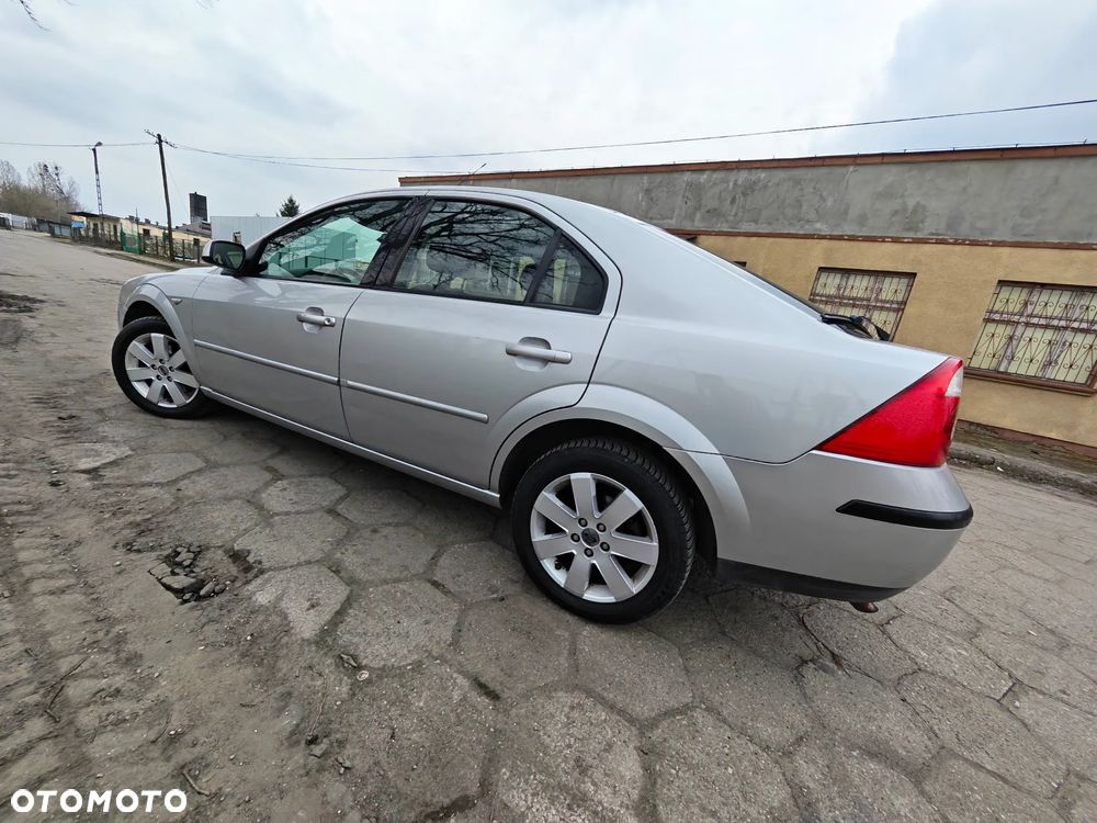 Ford Mondeo 1.8 Ghia X - 13
