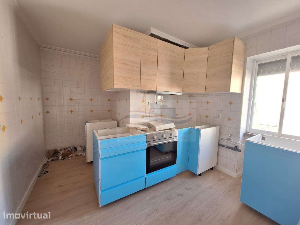 Apartamento T2, Venda Nova Metro, com ampla varanda, - Grande imagem: 2/9