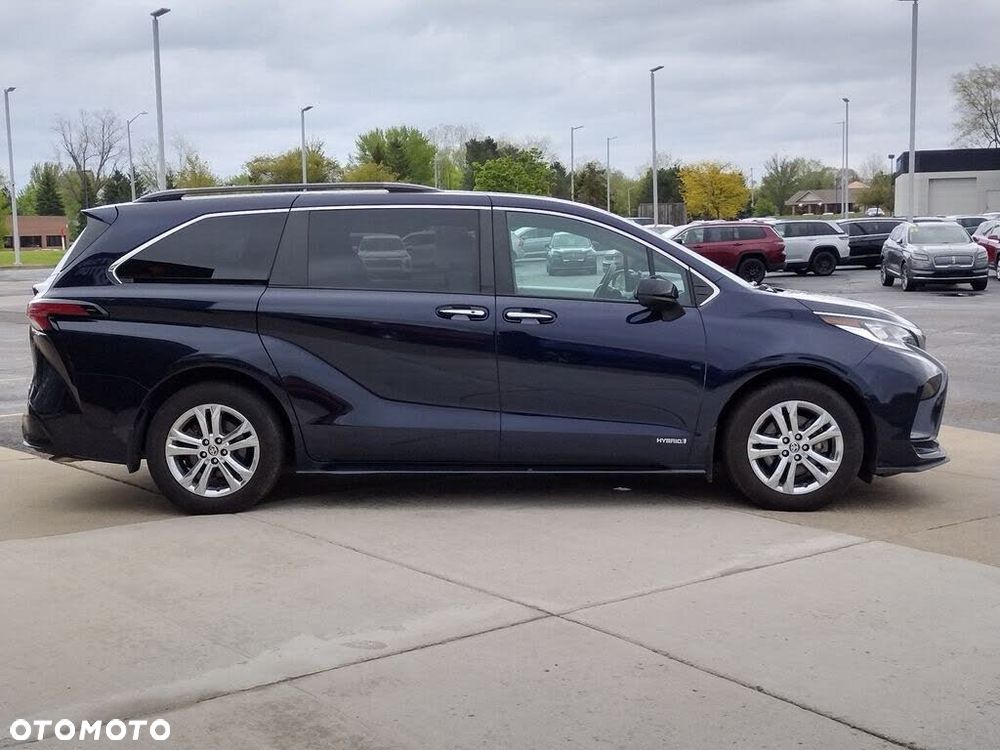 Toyota Sienna - 5