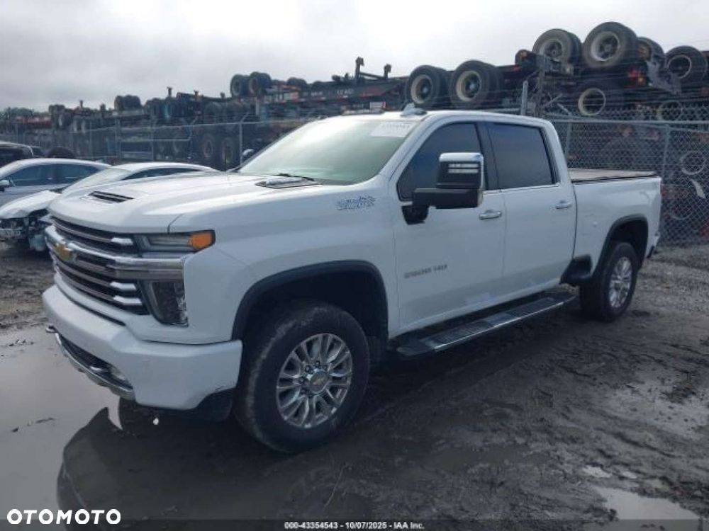 Chevrolet Silverado - 3