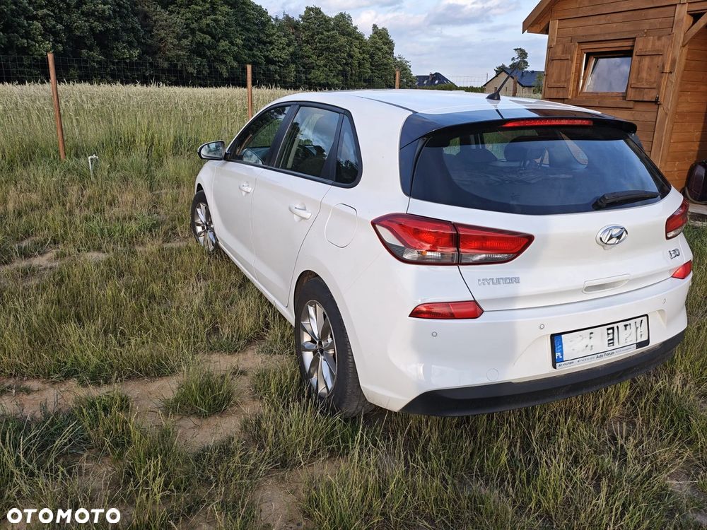 Hyundai i30 1.6 D Classic + - 8