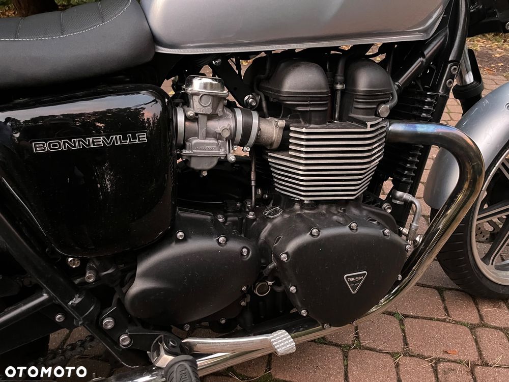 Triumph Bonneville - 10