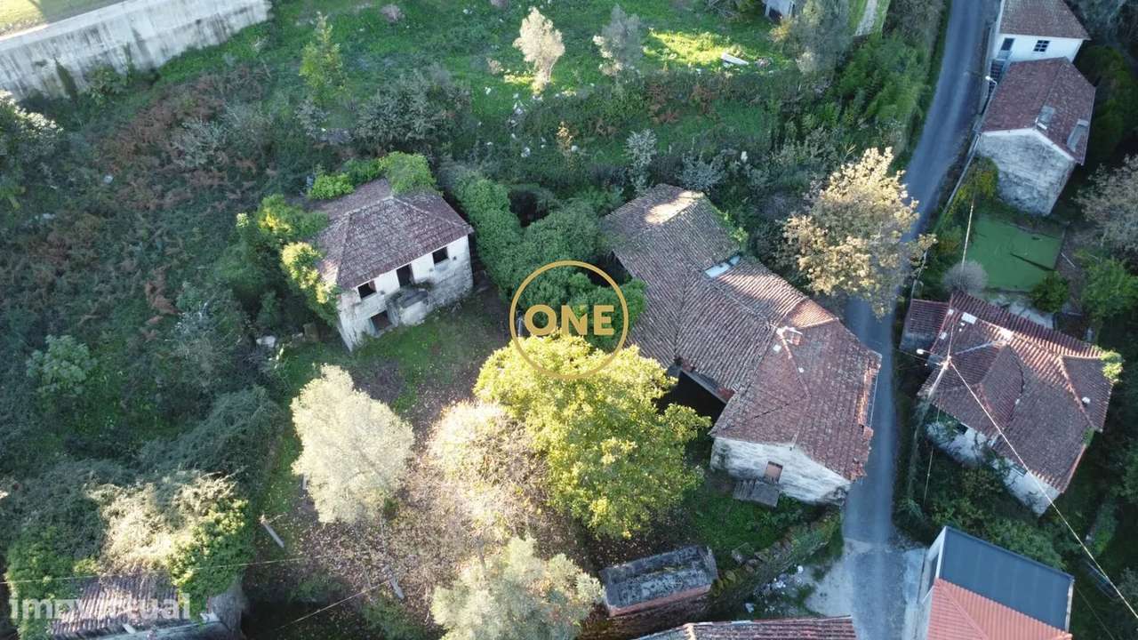 Ruina para reconstrução em Passô, Vila Verde - Grande imagem: 5/16