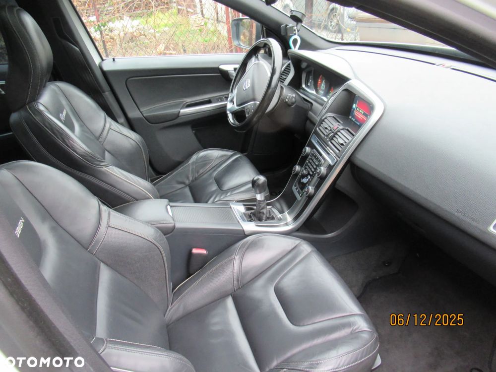 Volvo XC 60 D4 AWD R-Design Momentum - 5