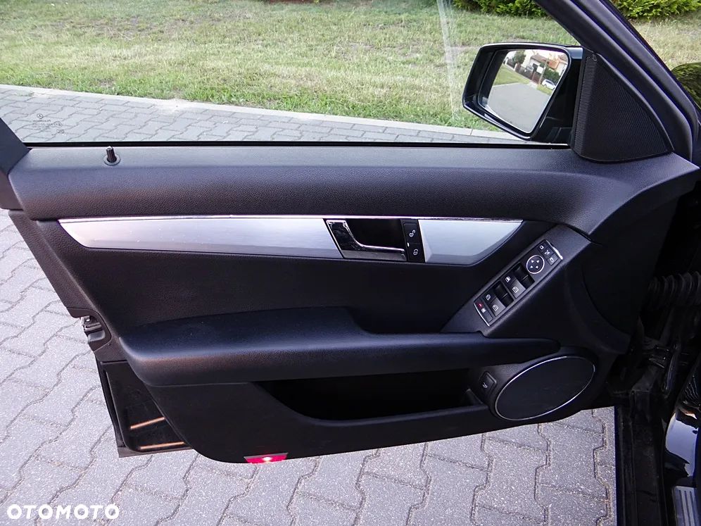 Mercedes-Benz Klasa C 180 Avantgarde Edition - 23