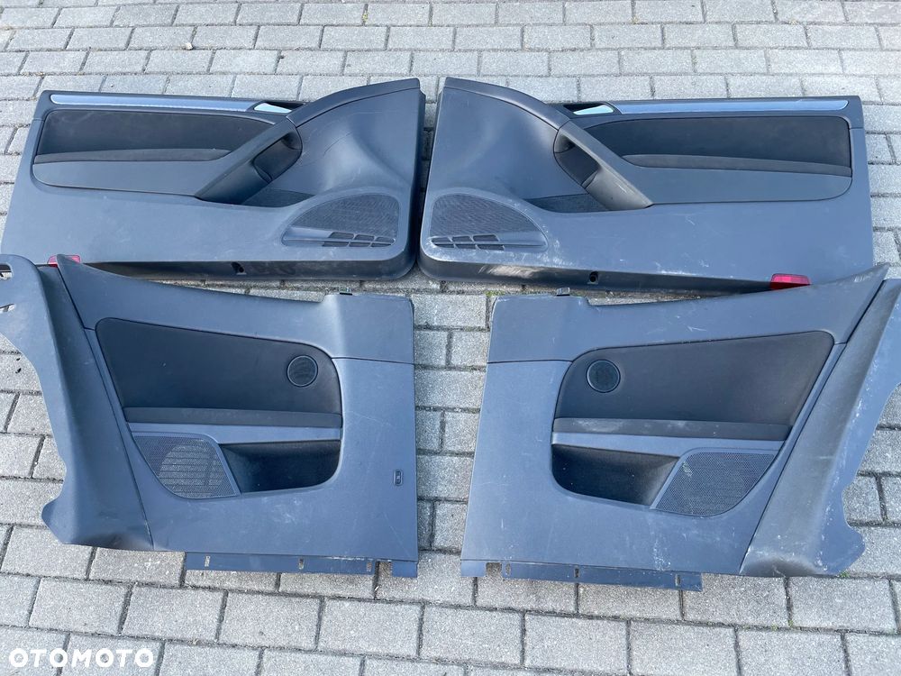VW Golf VI 3D Boczki Tapicerka drzwi komplet Europa