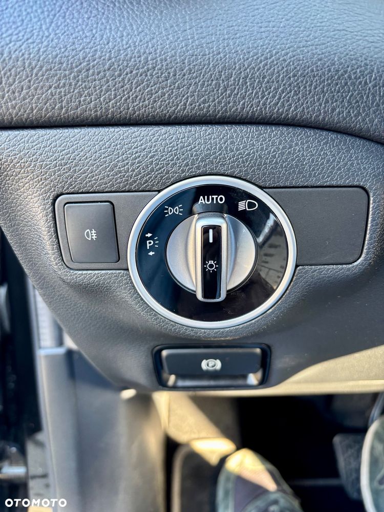 Mercedes-Benz GLA 200 7G-DCT - 3