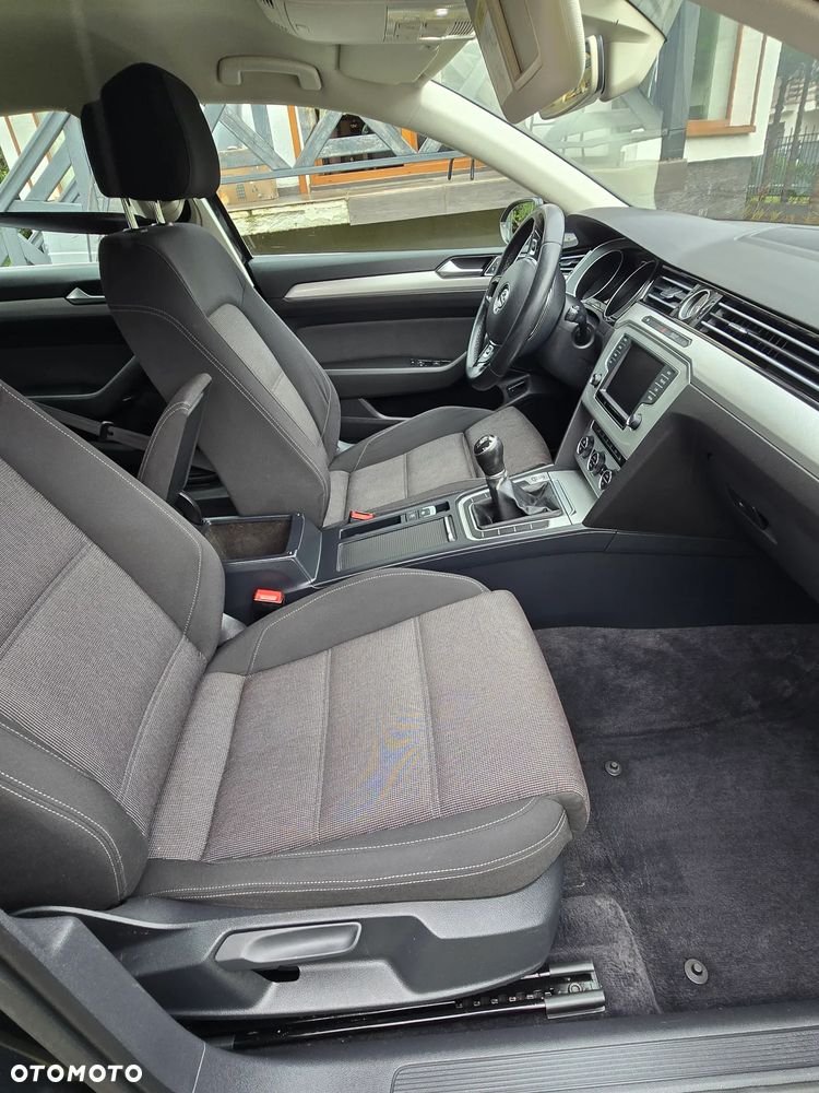 Volkswagen Passat 2.0 TDI SCR Comfortline - 15