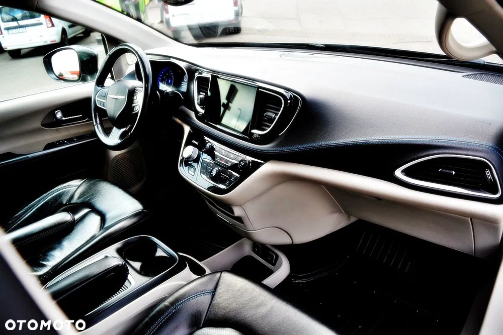 Chrysler Pacifica - 6