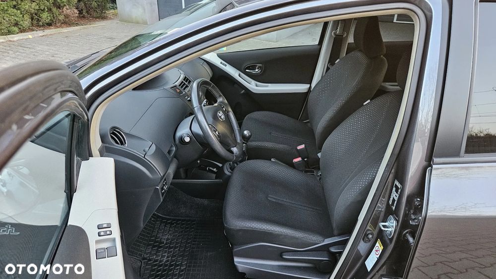 Toyota Yaris 1.33 VVT-i Executive - 14