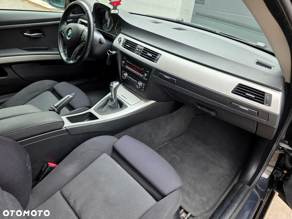 BMW Seria 3 320i Edition Exclusive - 16