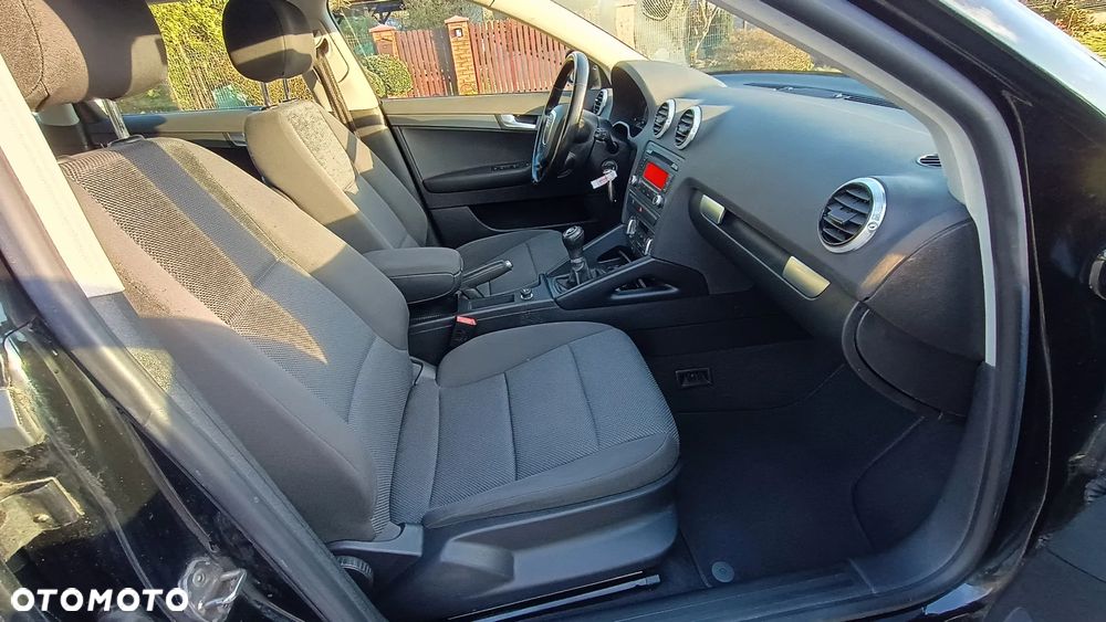 Audi A3 Sportback 1.6 Ambiente - 16