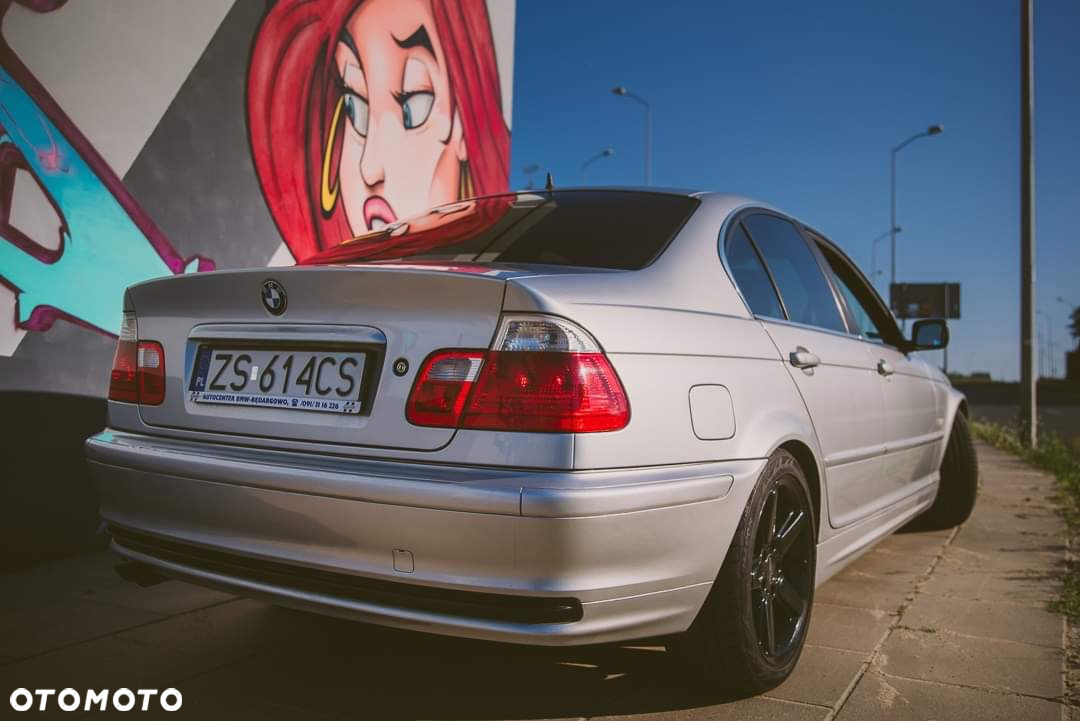 BMW Seria 3 323i - 12