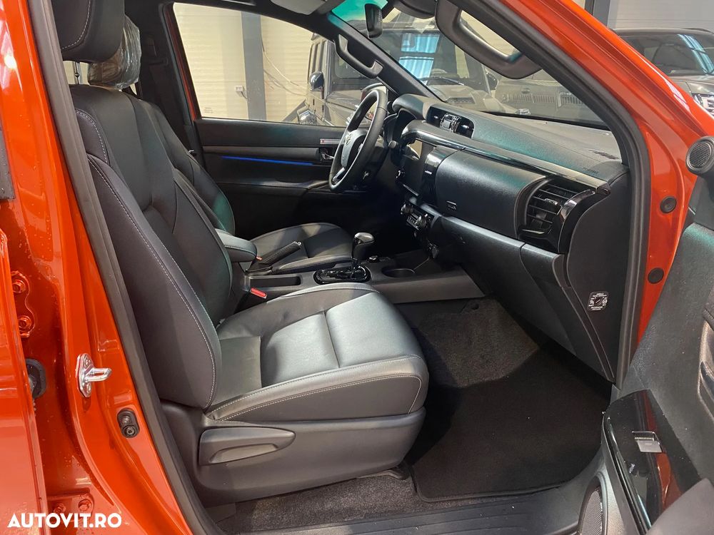 Toyota Hilux 2.8D 204CP 4x4 Double Cab AT MHEV Invincible - 16