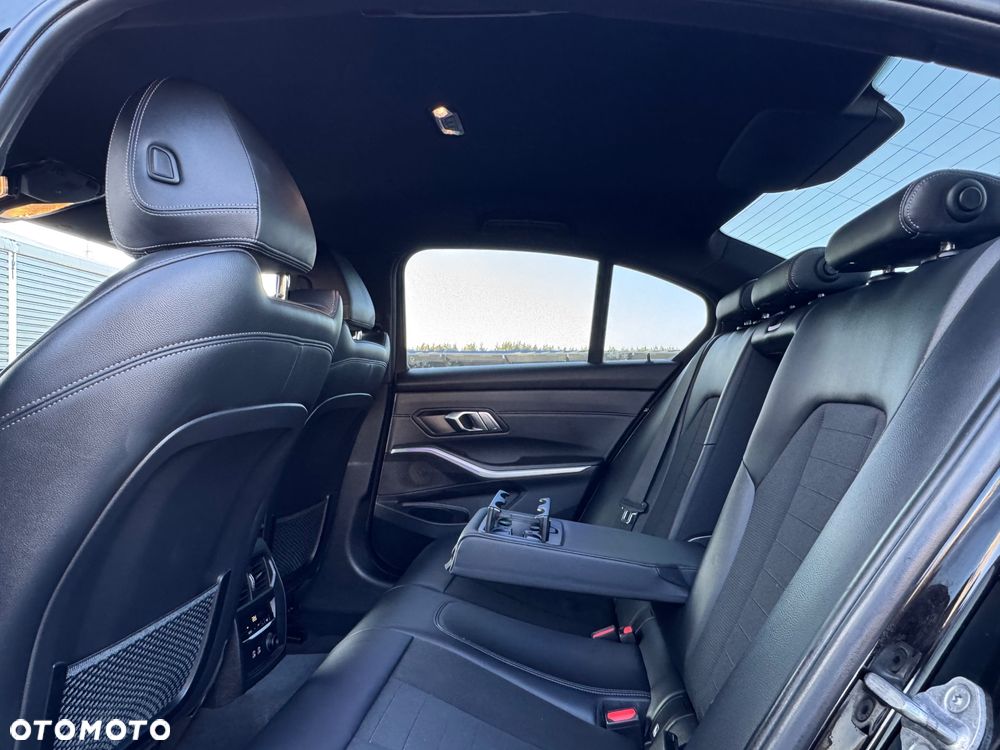 BMW Seria 3 320d Sport Line - 29