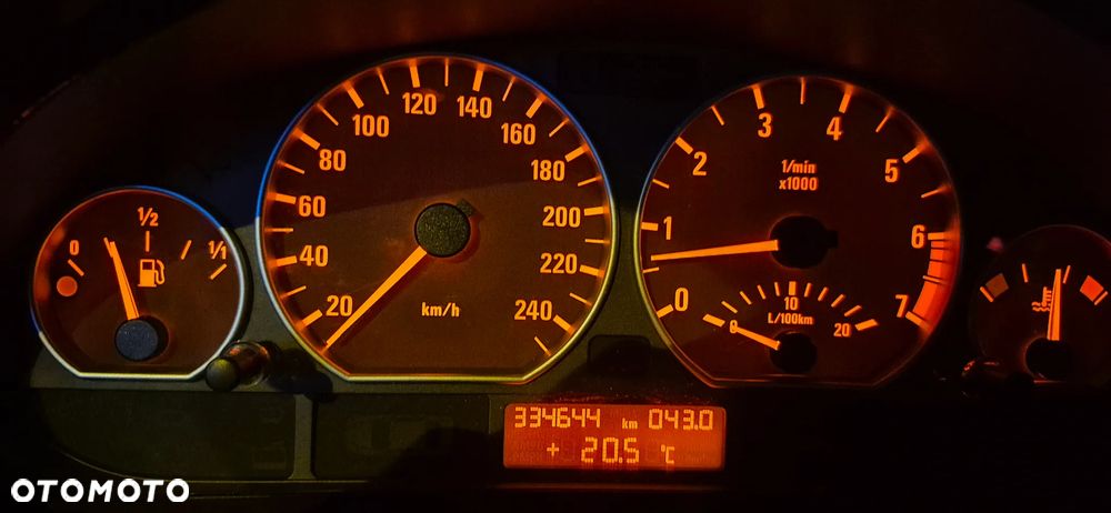 BMW Seria 3 330i - 13