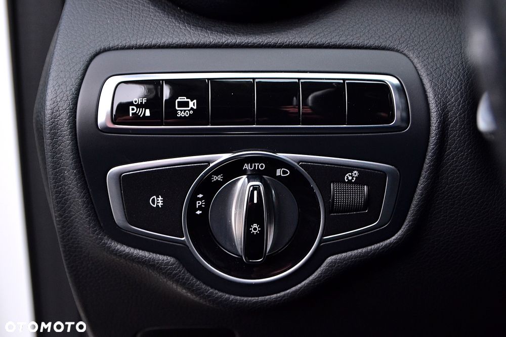 Mercedes-Benz GLC 250 4Matic 9G-TRONIC AMG Line - 24