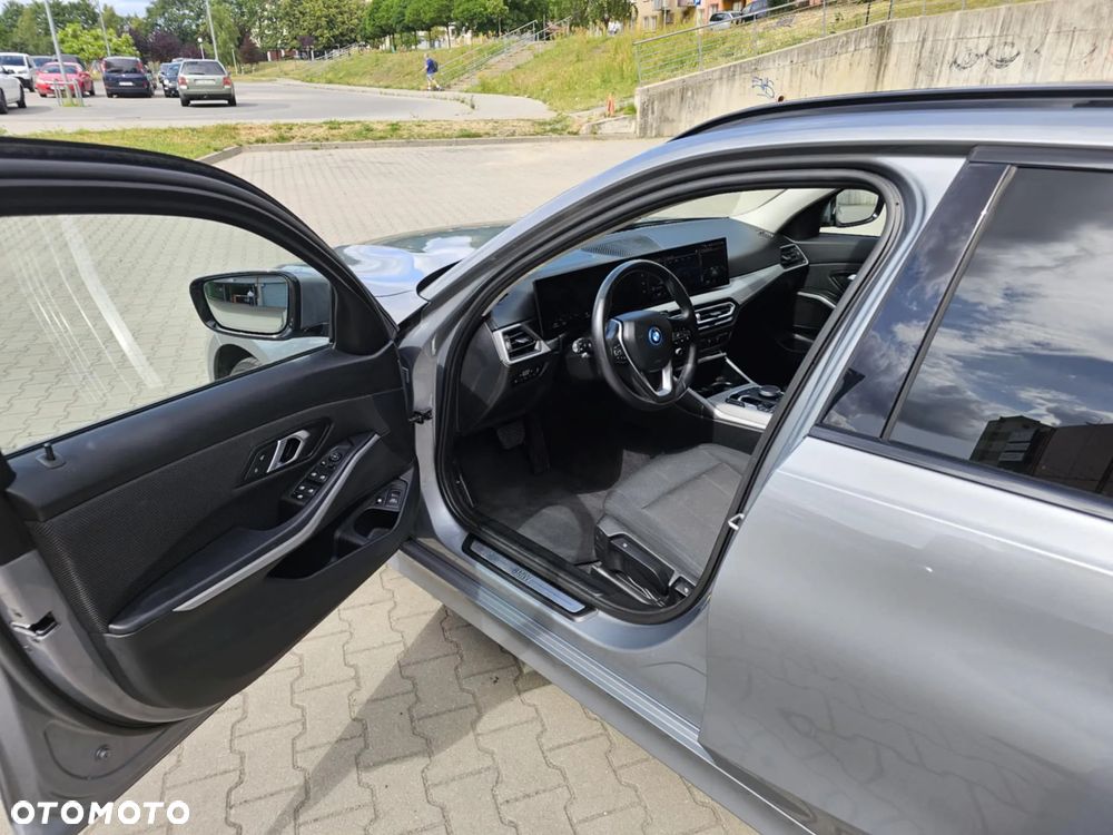 BMW Seria 3 ver-320e-phev - 18