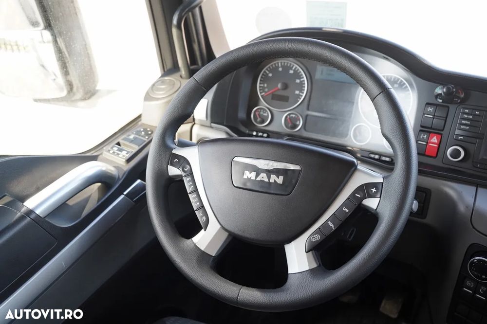 MAN TGS 35.480 / 8x4 / HDS HIAB 288 EP-5, rază de acțiune: 12,7 m / platformă laterală - 7,4 m / capacitate de ridicare: 9400 kg / EURO 6 / RADIOCOMANDĂ - 31