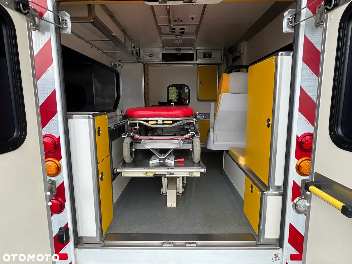 Opel Vivaro Kontener Karetka Kamper Ambulans Ambulance EN1789 - 7
