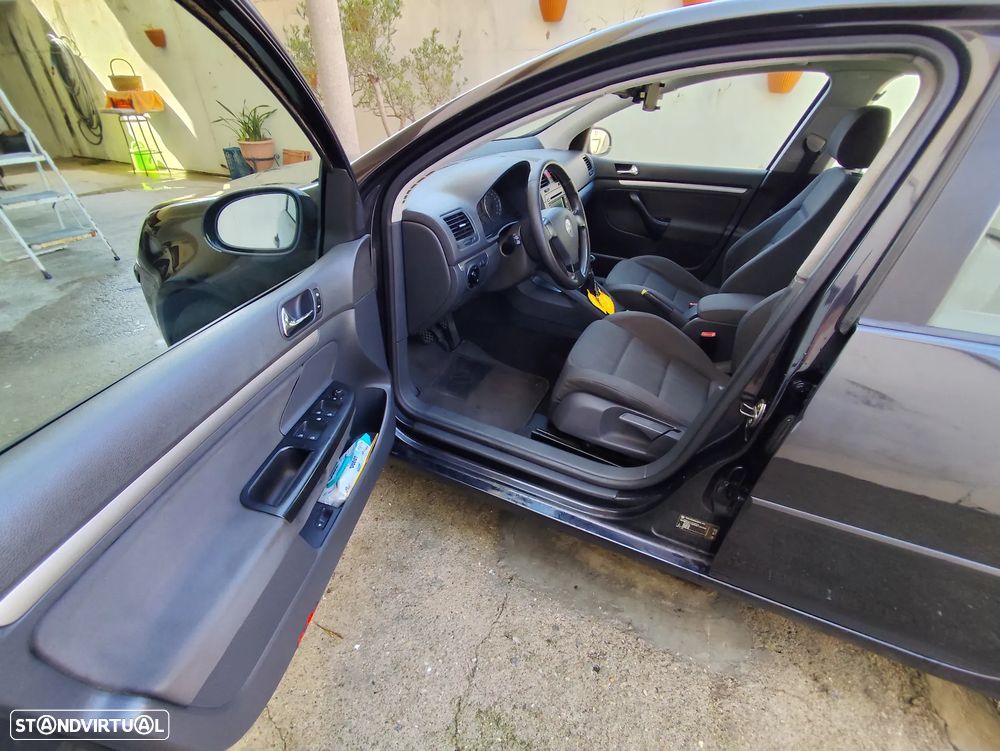 VW Golf 2.0 TDi Confortline - 8