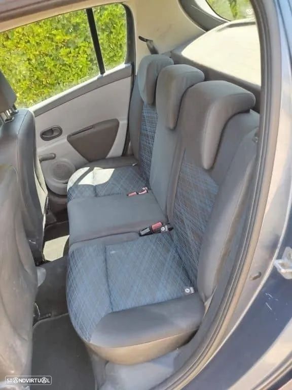 Renault Clio 1.2 16V Confort - 2