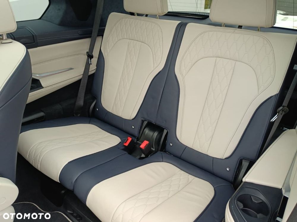 BMW X7 - 24