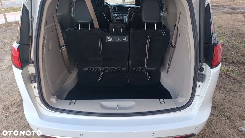 Chrysler Pacifica - 12