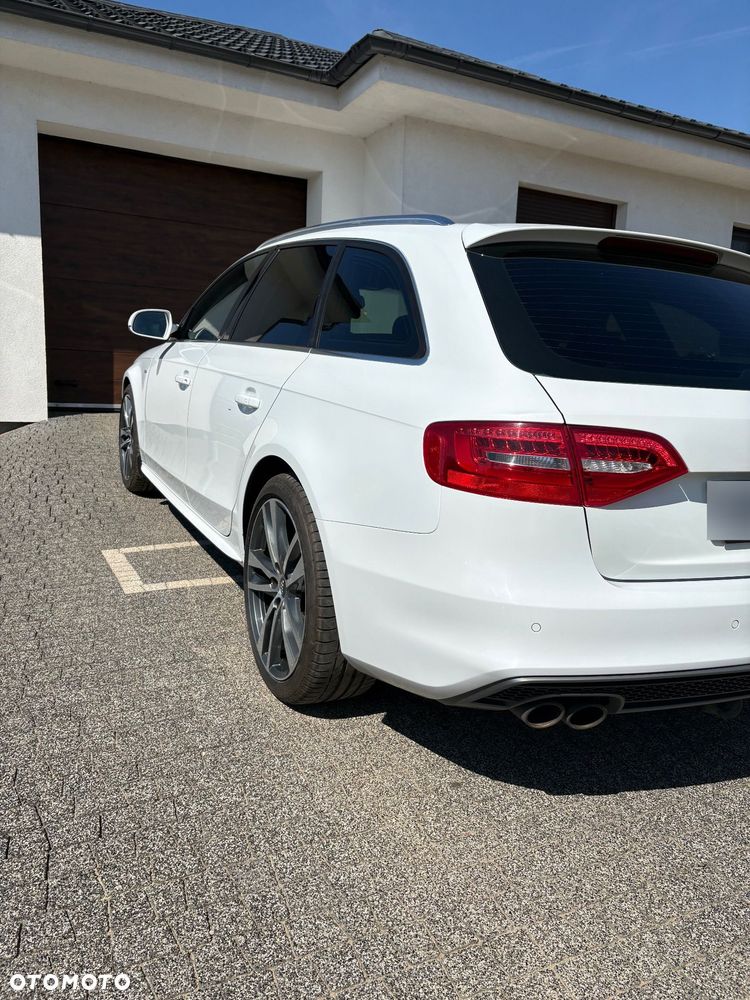 Audi A4 Avant 2.0 TDI Quattro S tronic - 4